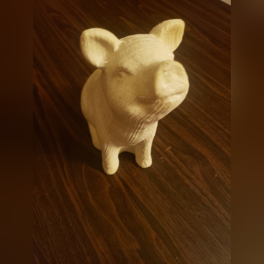 Pig decor